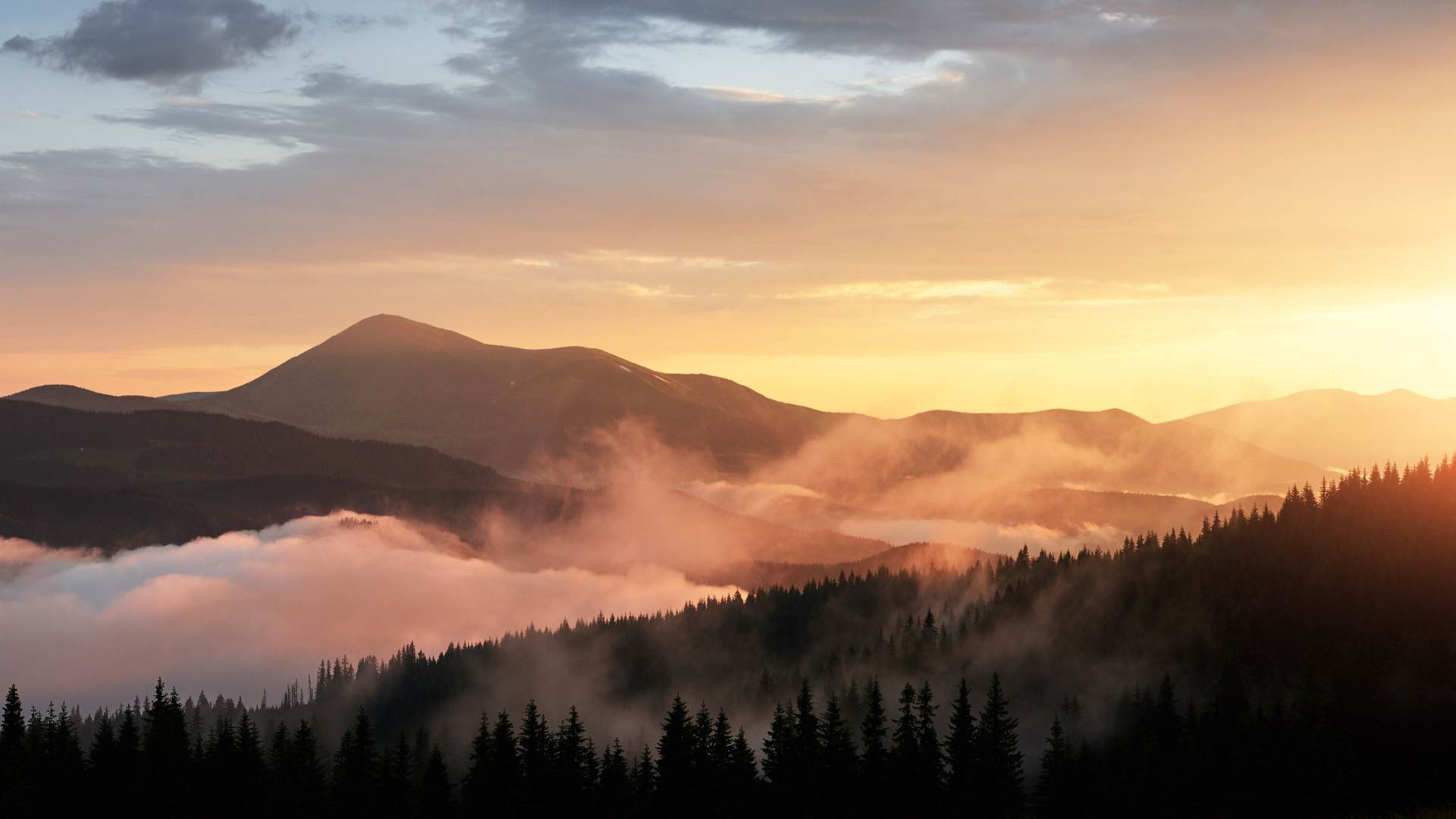 Sonnenaufgang Berge Südtirol geführte Wanderung Hotel